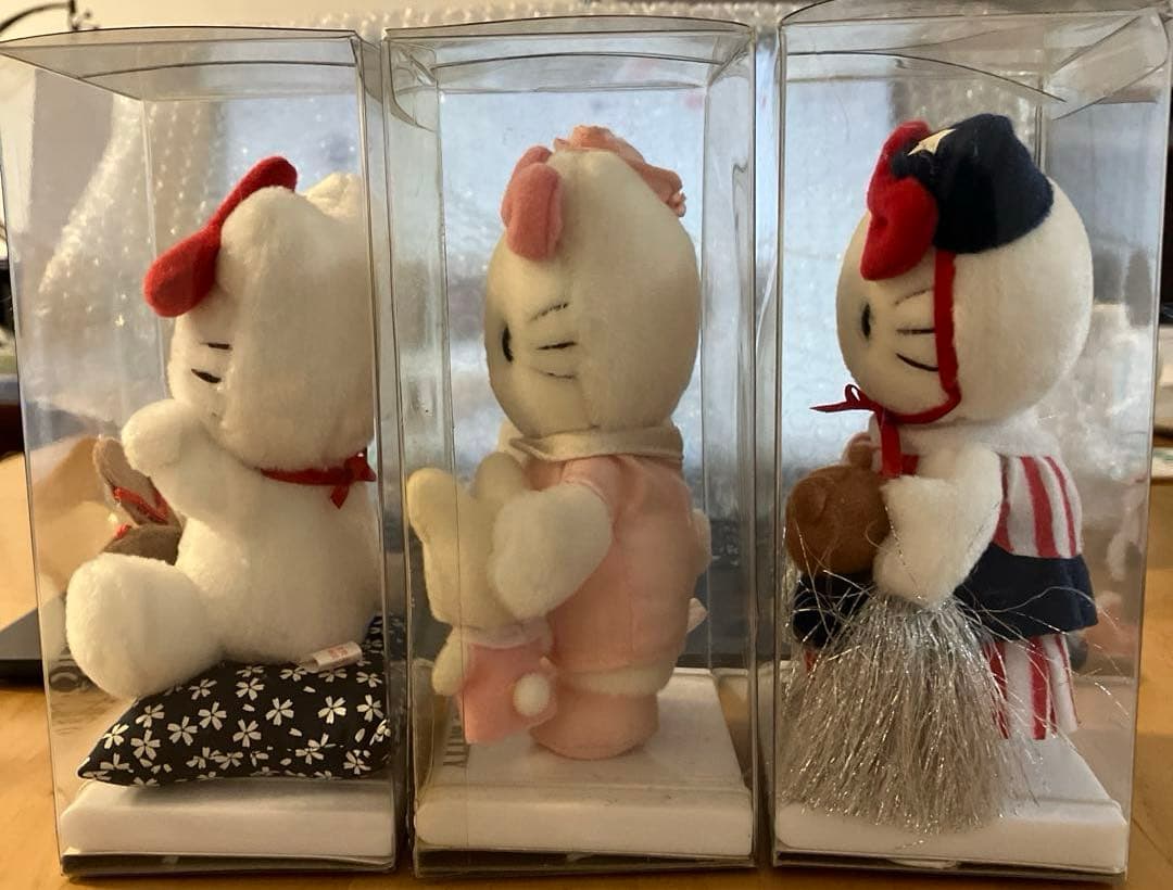 非売品　ハローキティ マンスリードール　３体セット② ぬいぐるみ　レア