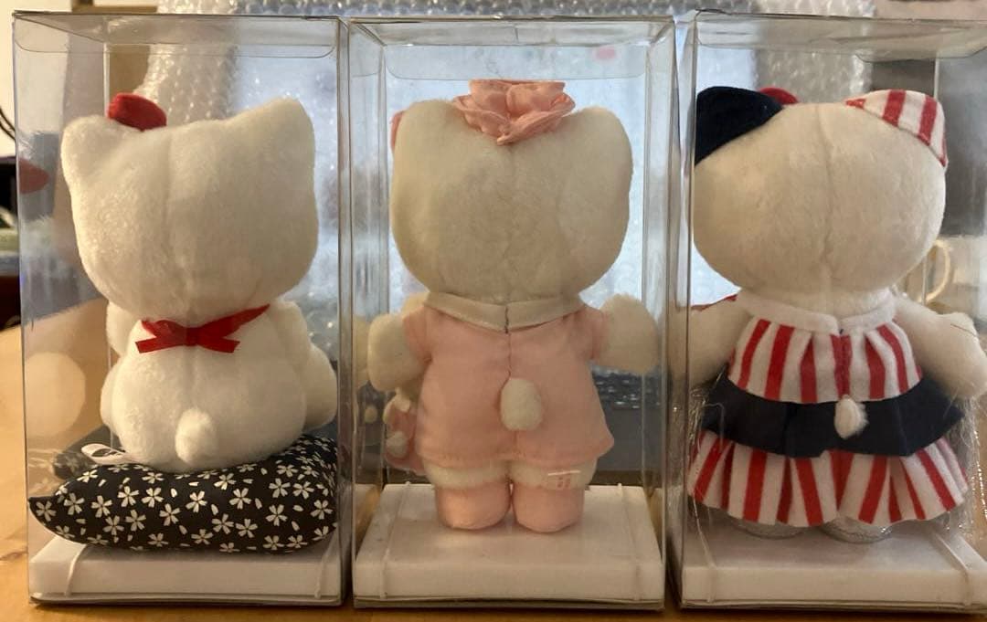 非売品　ハローキティ マンスリードール　３体セット② ぬいぐるみ　レア