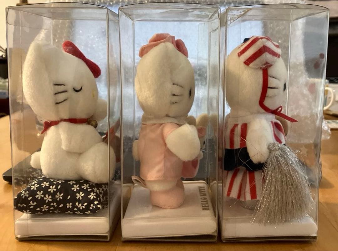 非売品　ハローキティ マンスリードール　３体セット② ぬいぐるみ　レア