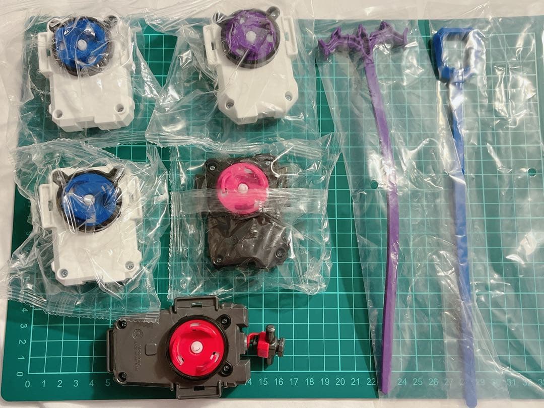 ベイブレードx まとめ売り パーツ100点以上 ブレード ラチェット ビット