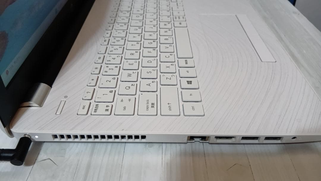 Hp Laptop 15-bs009TU 7世代i5 マーブル調パームレスト