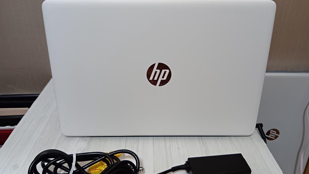 Hp Laptop 15-bs009TU 7世代i5 マーブル調パームレスト