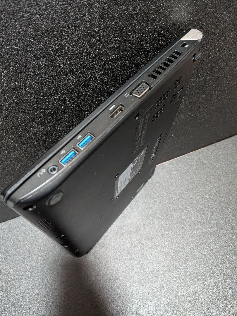 軽量PC　Dynabook R73/B Windows11