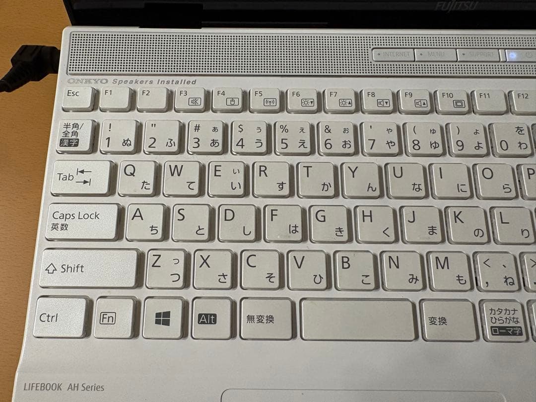 富士通 LIFEBOOK AHシリーズ ホワイト