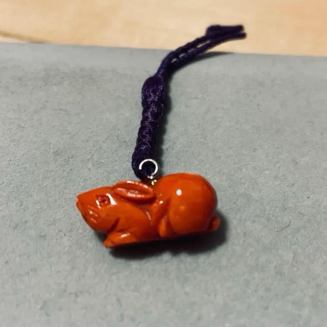 本珊瑚　赤珊瑚　うさぎ　ストラップ　チャーム　根付け　宝石珊瑚　珊瑚彫刻　お守り