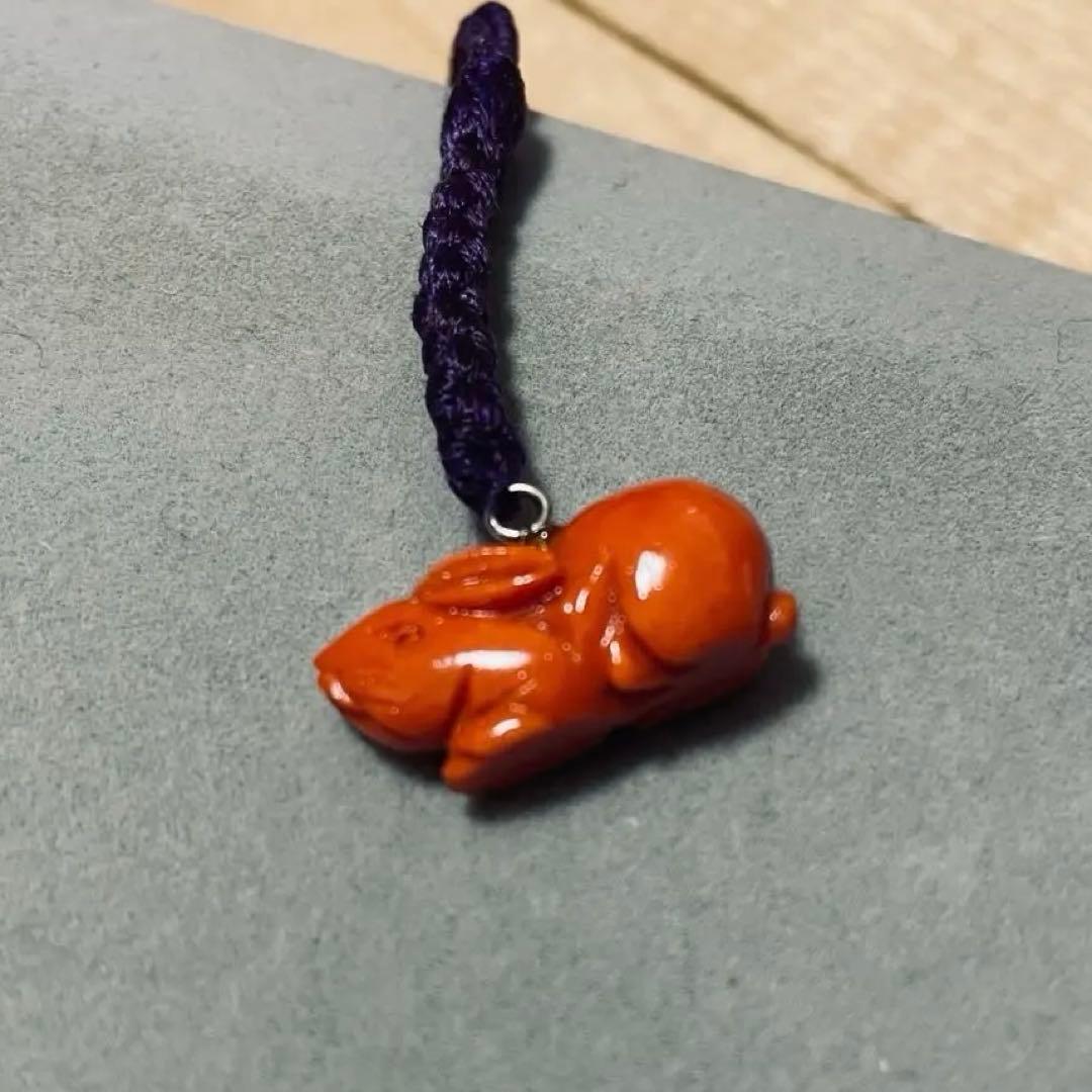 本珊瑚　赤珊瑚　うさぎ　ストラップ　チャーム　根付け　宝石珊瑚　珊瑚彫刻　お守り