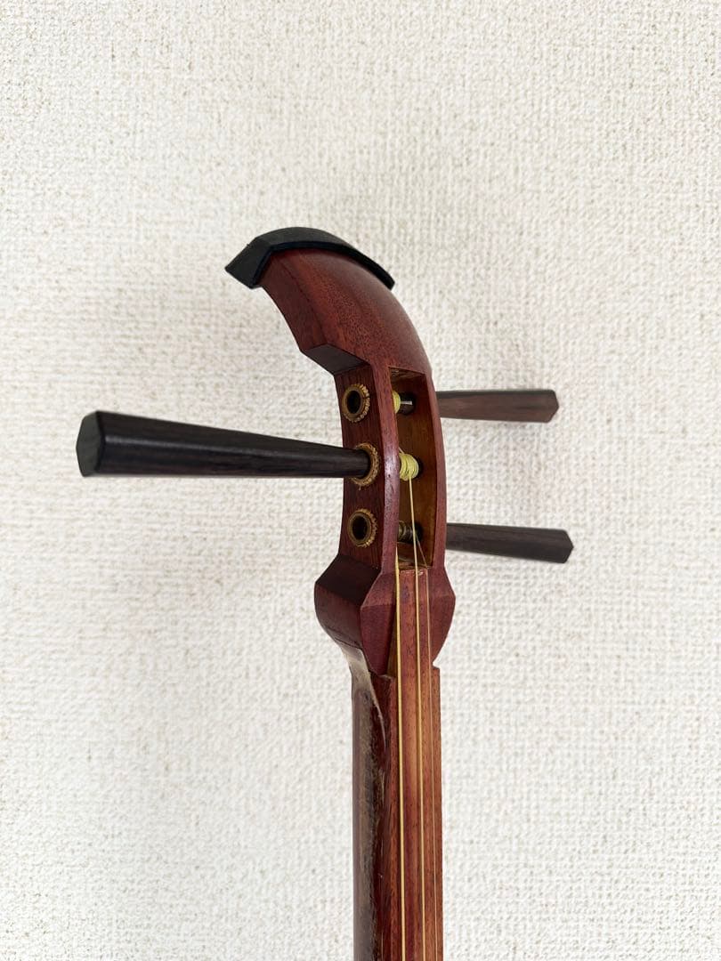 沖縄三線風 和楽器 本体＋撥付き 人工皮　三味線 練習用 胴巻き（和柄）付き