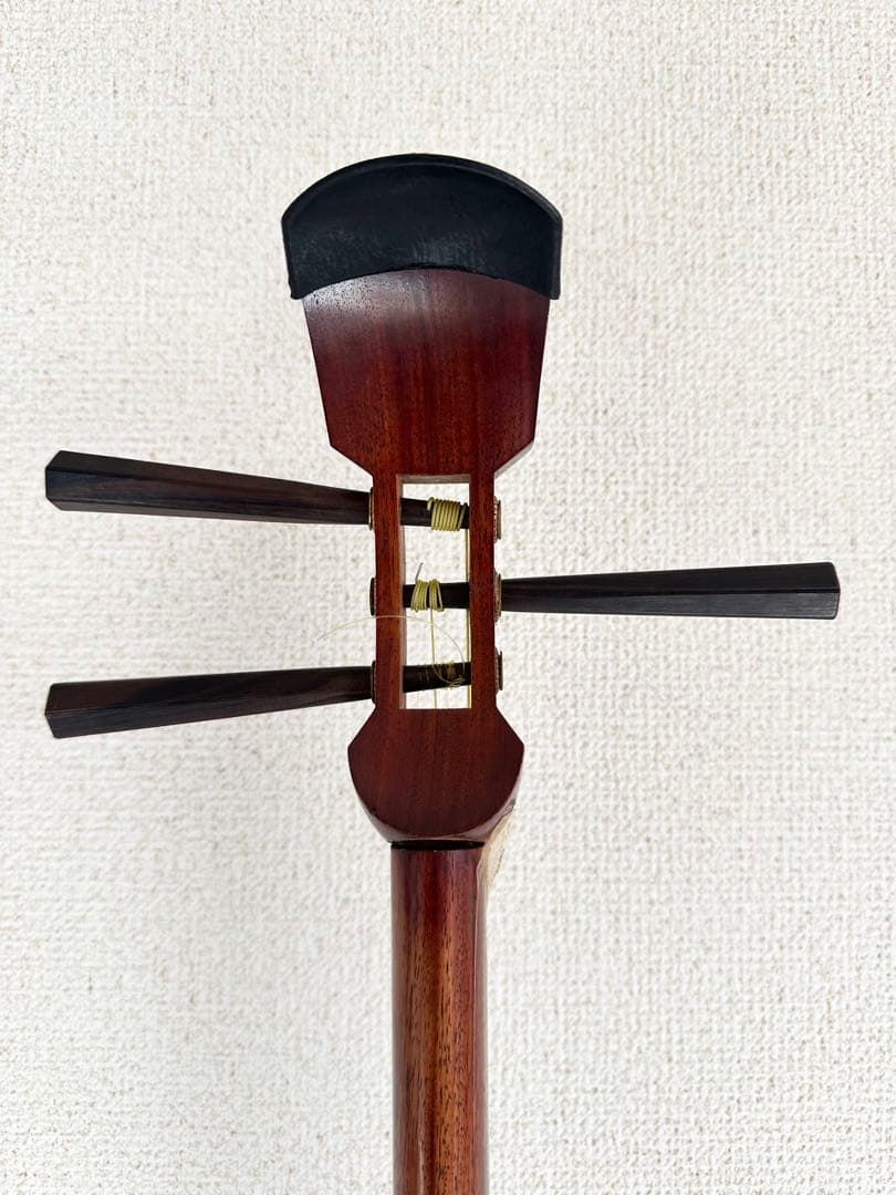 沖縄三線風 和楽器 本体＋撥付き 人工皮　三味線 練習用 胴巻き（和柄）付き