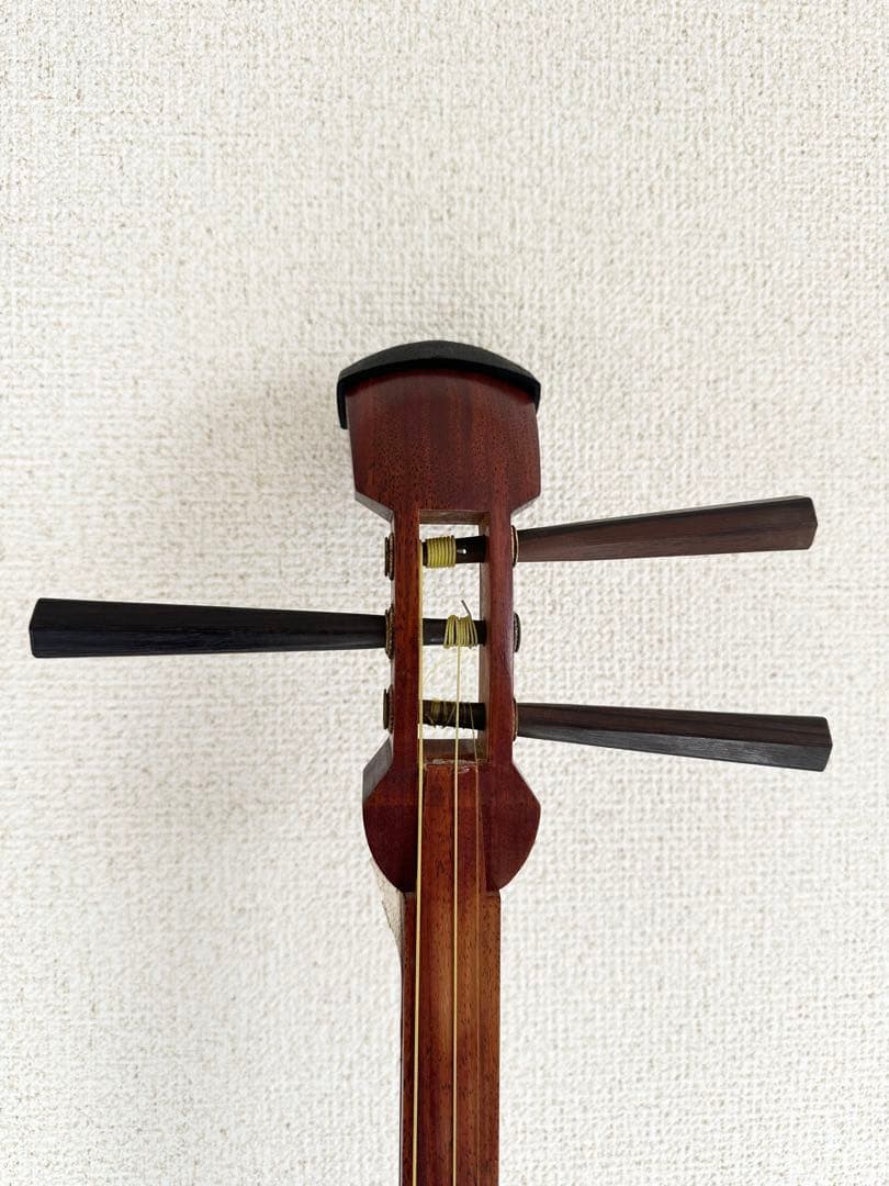 沖縄三線風 和楽器 本体＋撥付き 人工皮　三味線 練習用 胴巻き（和柄）付き