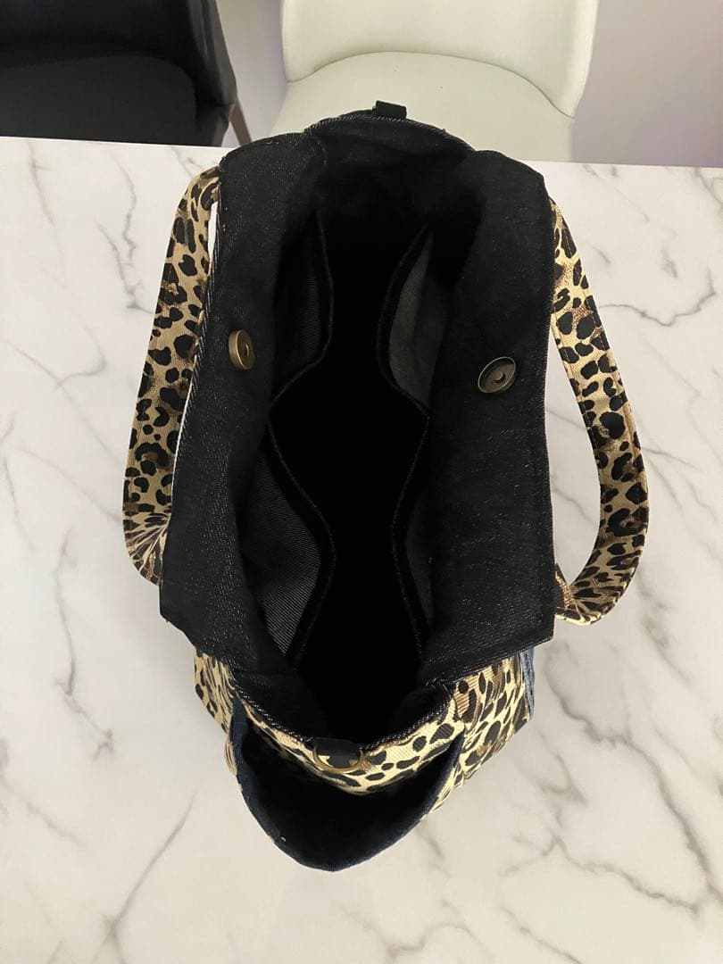 696大きめヒョウ柄デニムリメイクバック　オーバーオールデニム　ハンドメイド