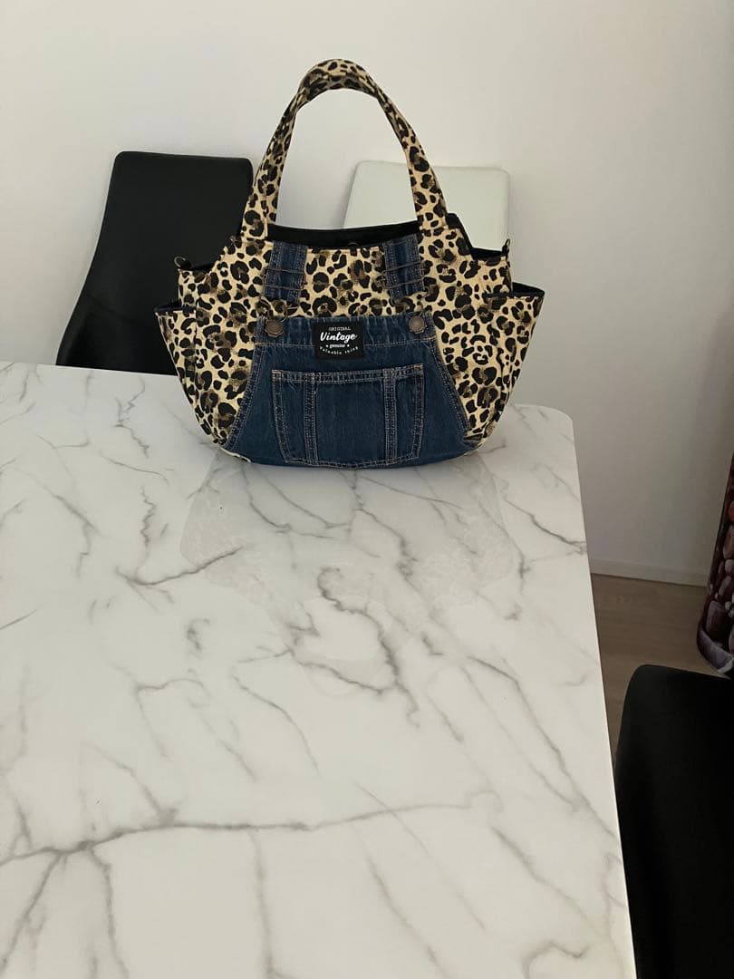 696大きめヒョウ柄デニムリメイクバック　オーバーオールデニム　ハンドメイド