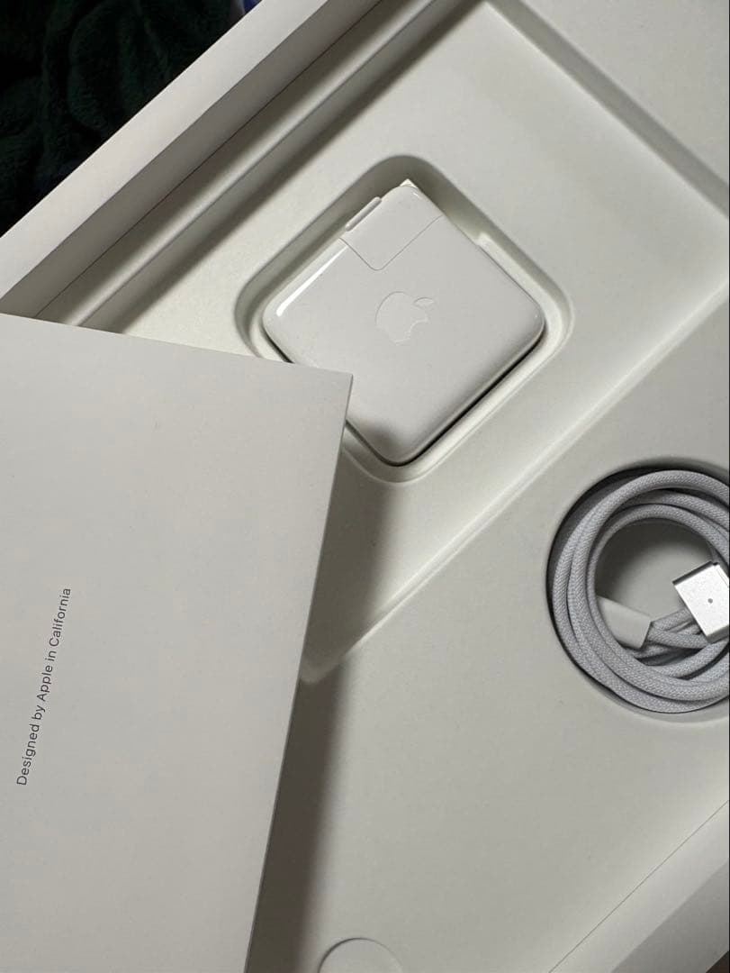 ほぼ未使用　MacBook Pro M4 16GB 1TB 14インチ 2025