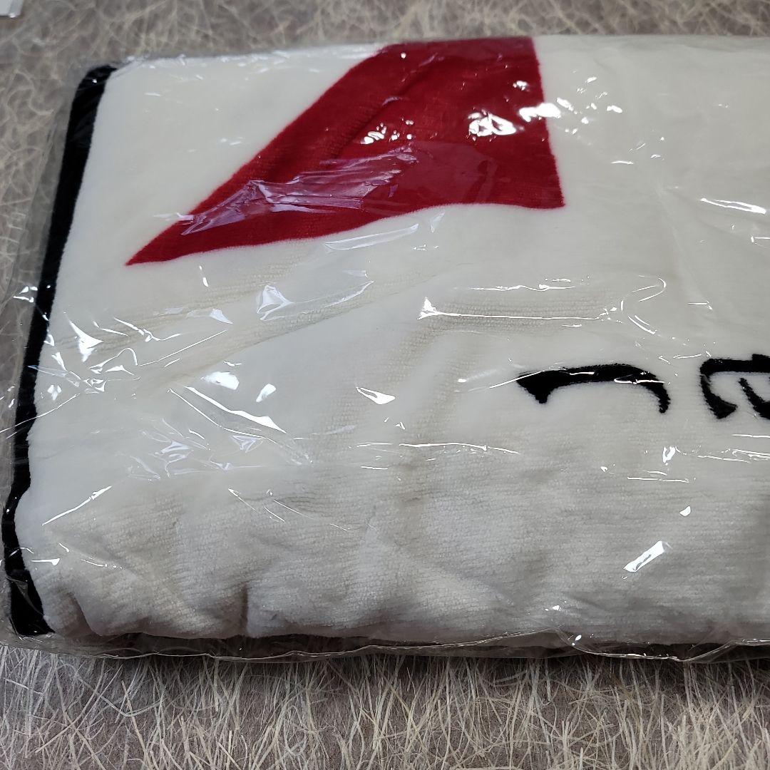 未使用タオル 赤い三角形デザイン