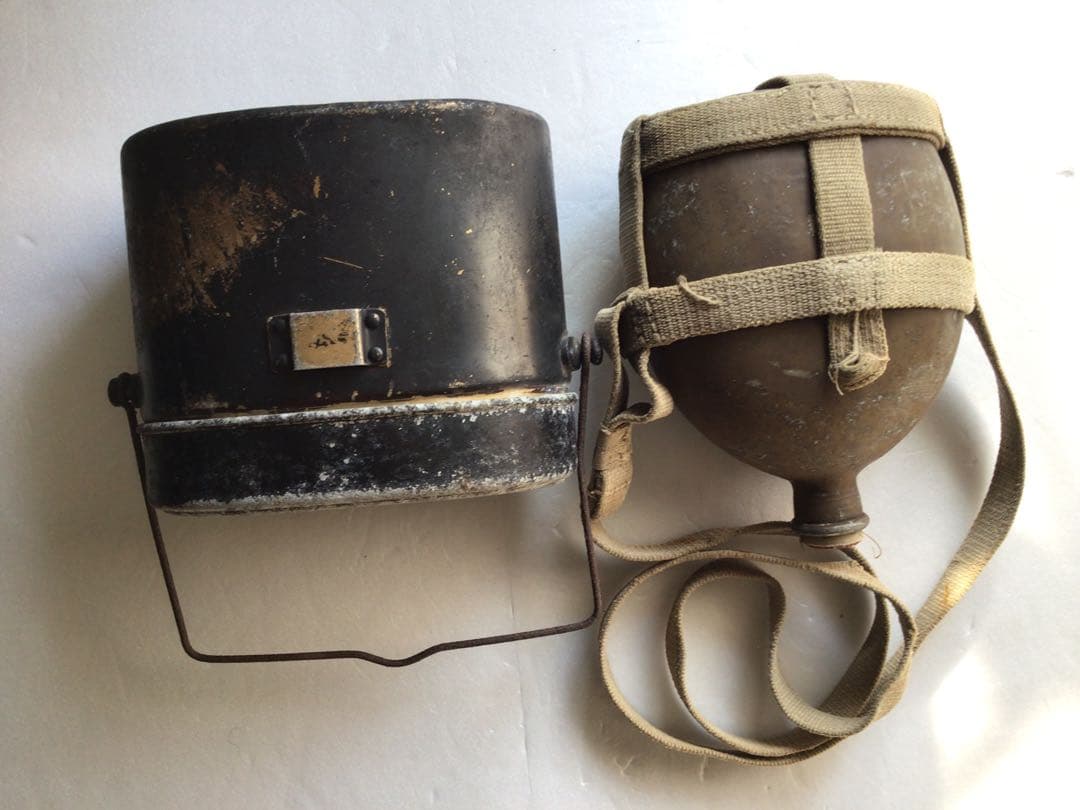 旧日本軍、ニギリヤ印、金属製飯ごう水筒 セット、水筒キャップは当時物か不明