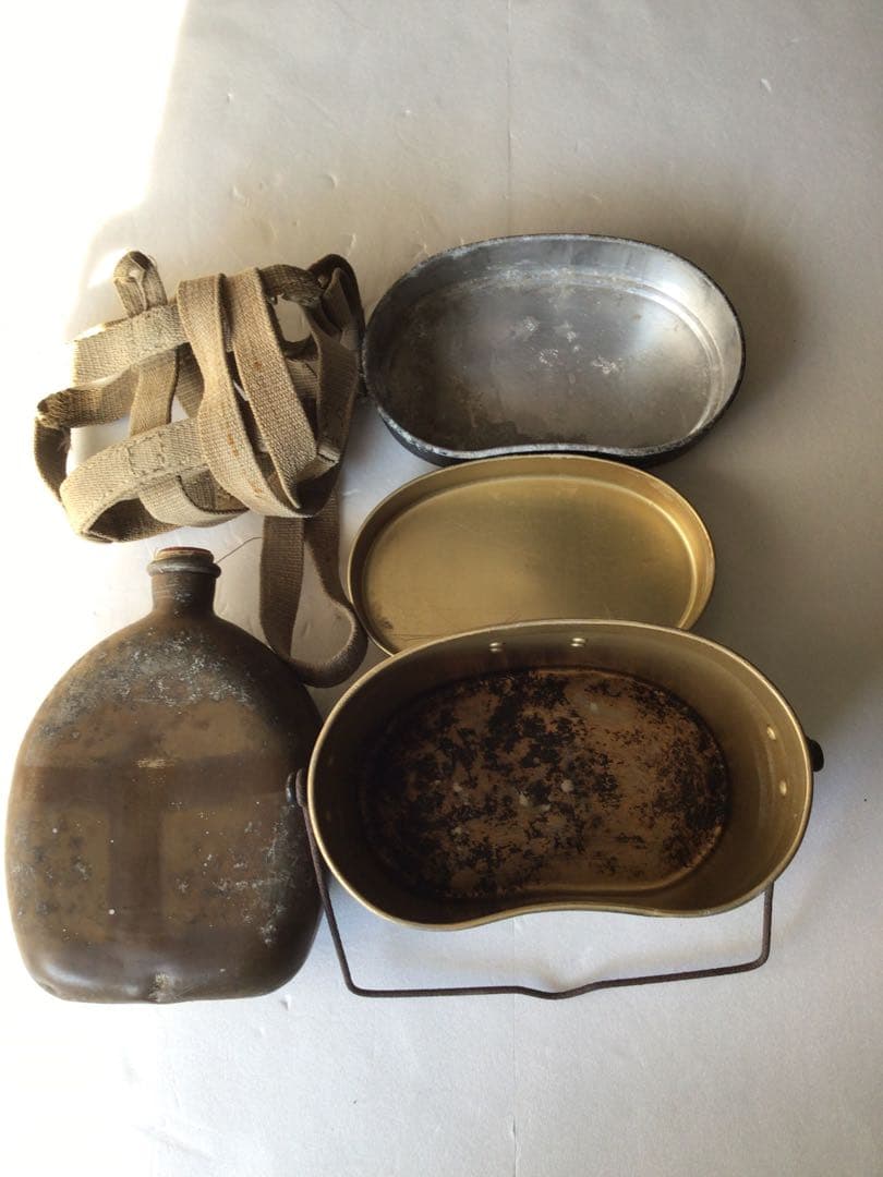 旧日本軍、ニギリヤ印、金属製飯ごう水筒 セット、水筒キャップは当時物か不明