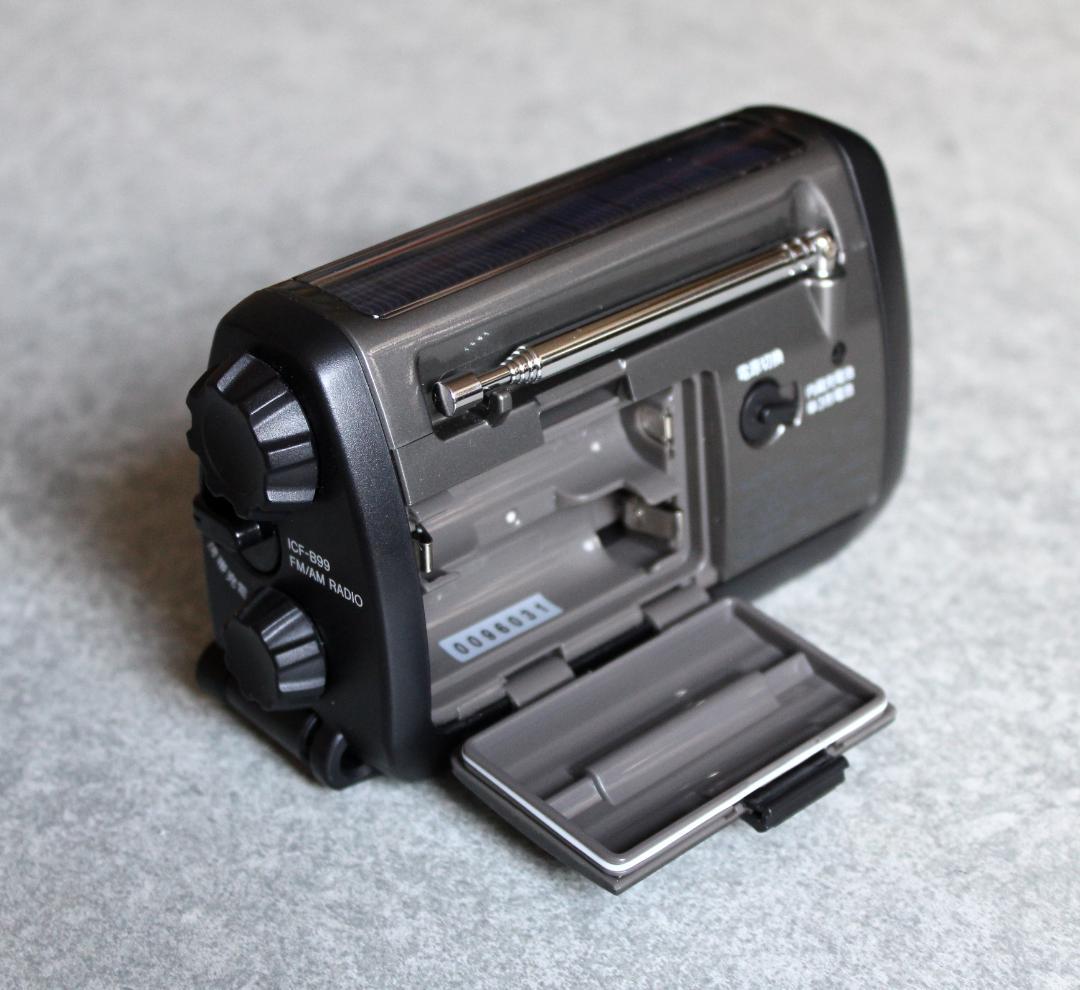 SONY AM/FM、 ソーラー&手回し充電ラジオ　ICF-B99