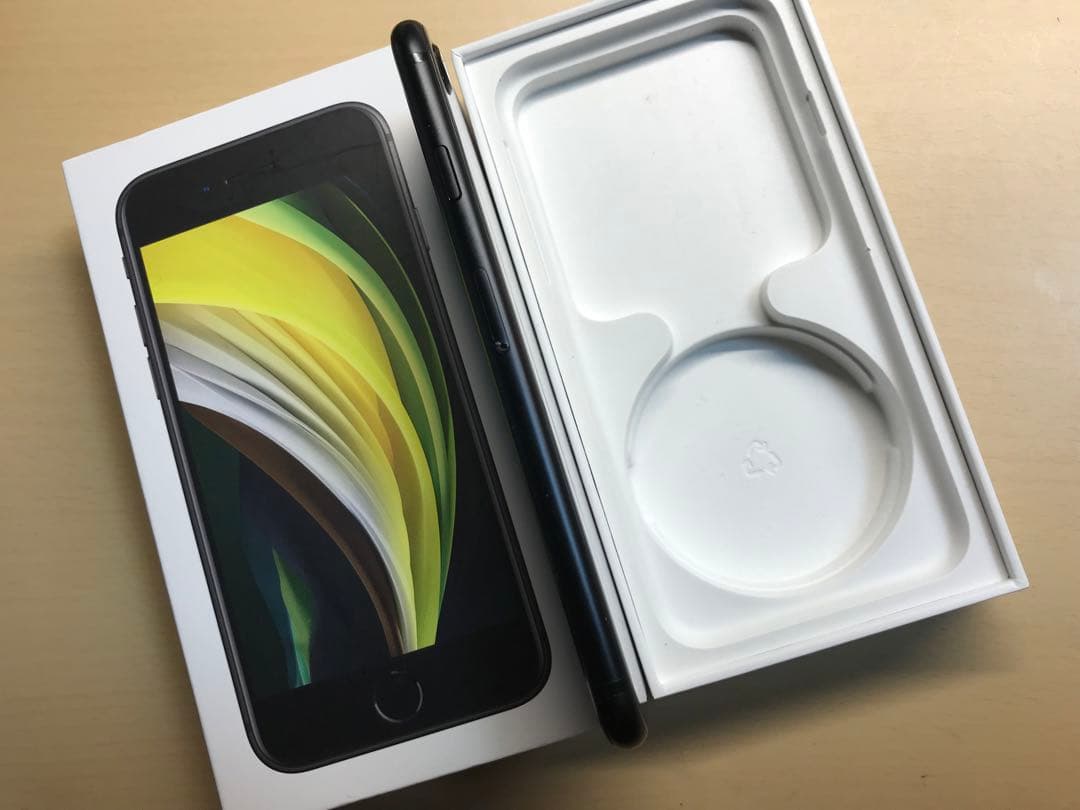 iPhone SE 2 64GB ブラック　SIMフリー　割れなし