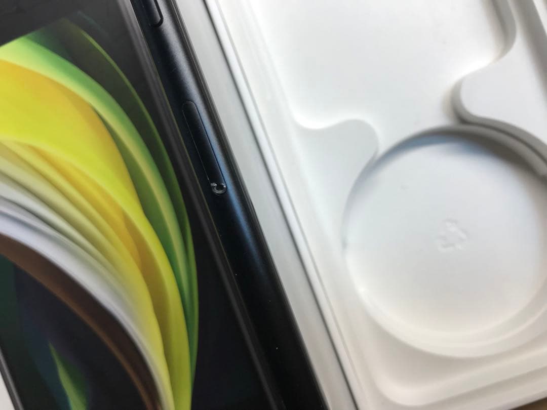 iPhone SE 2 64GB ブラック　SIMフリー　割れなし