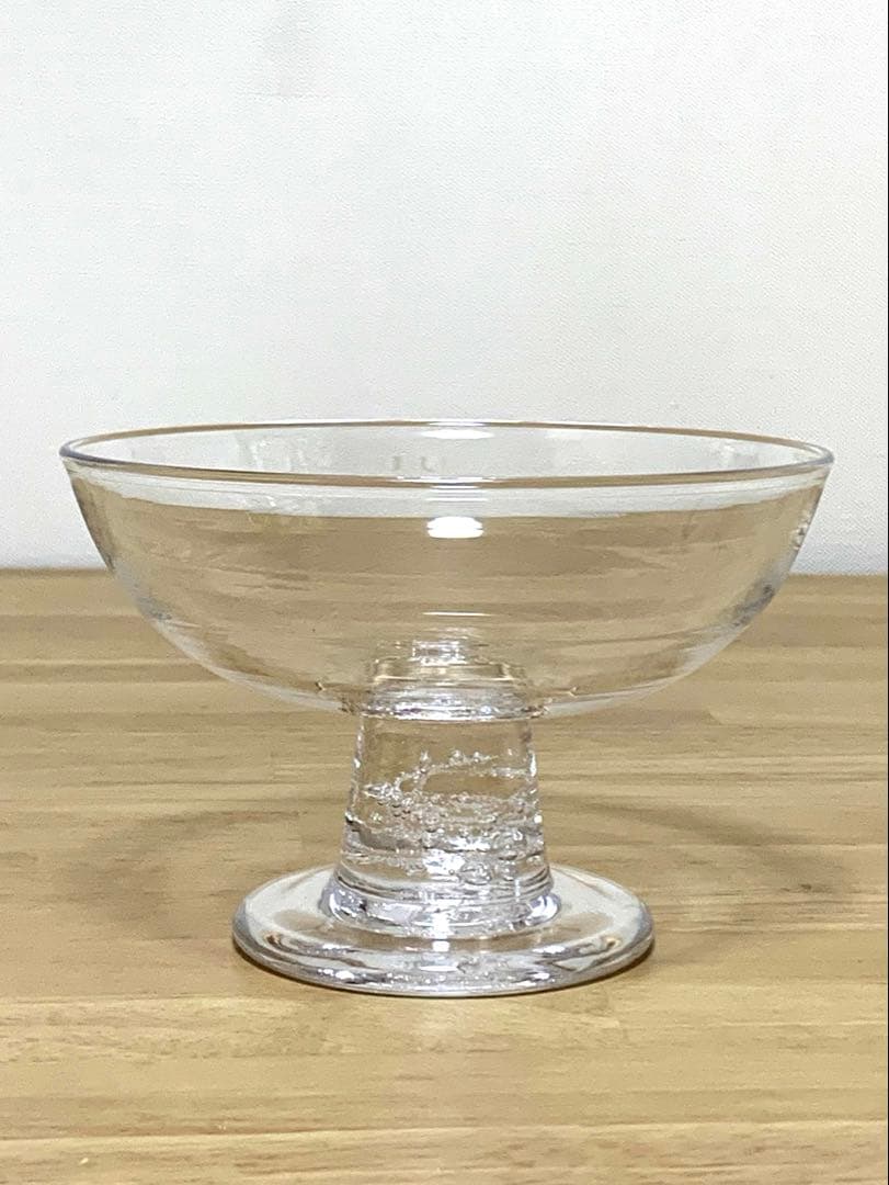 甲田彩恵さん　ガラスのネコ器