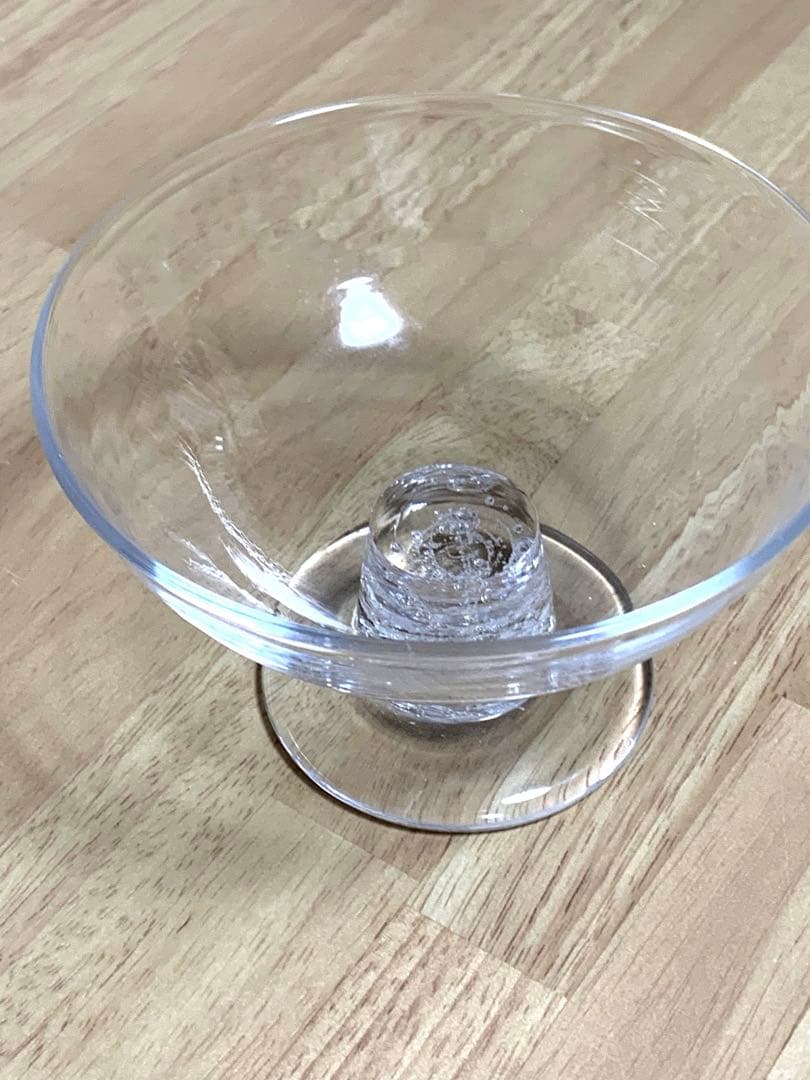 甲田彩恵さん　ガラスのネコ器
