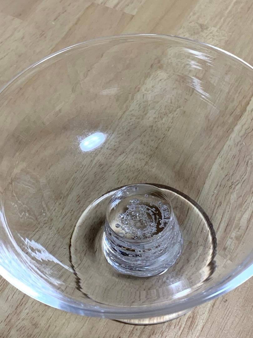 甲田彩恵さん　ガラスのネコ器