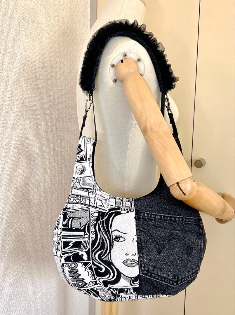 フリルショルダーの3wayアメコミまんまるデニムリメイクバッグ【ハンドメイド】