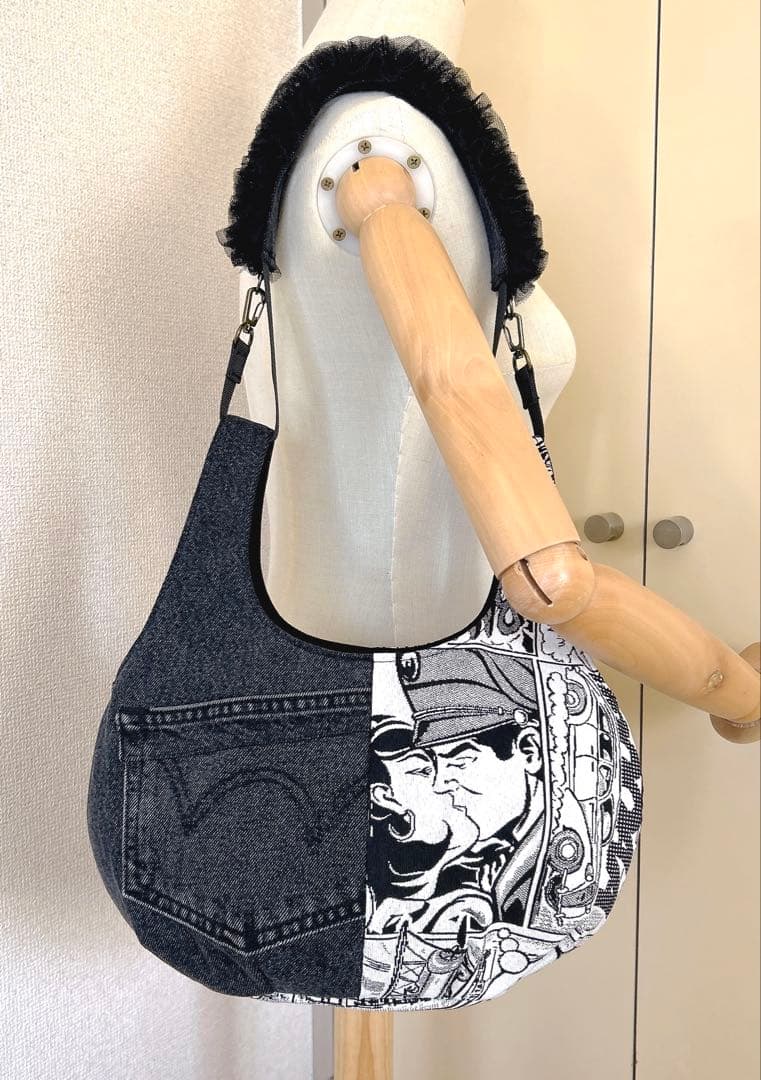 フリルショルダーの3wayアメコミまんまるデニムリメイクバッグ【ハンドメイド】