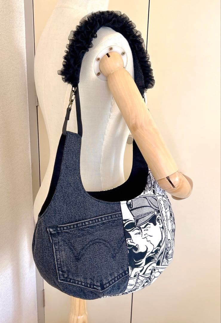 フリルショルダーの3wayアメコミまんまるデニムリメイクバッグ【ハンドメイド】