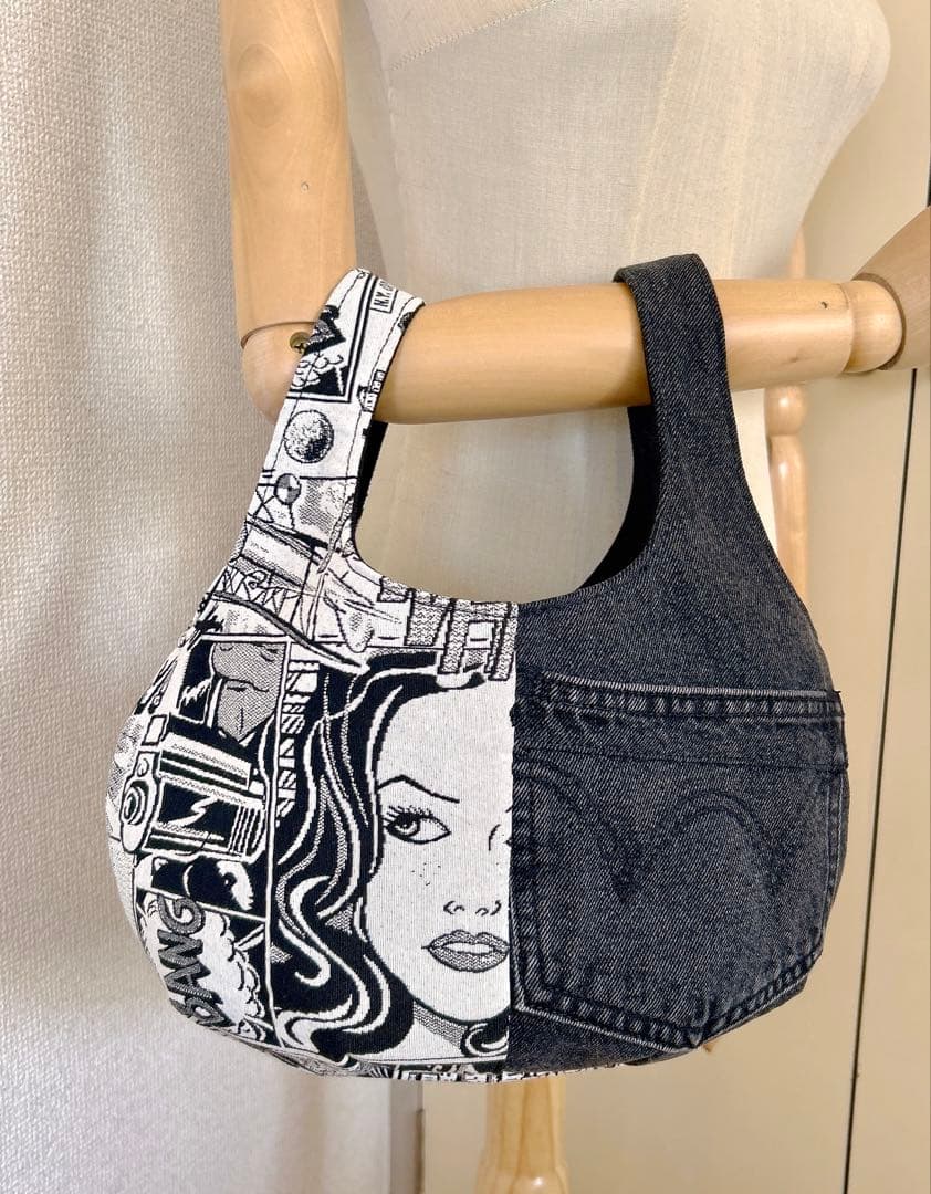 フリルショルダーの3wayアメコミまんまるデニムリメイクバッグ【ハンドメイド】