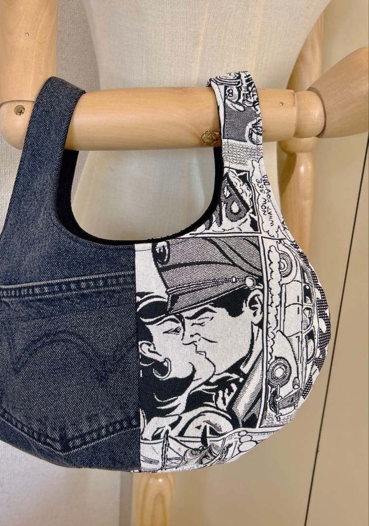 フリルショルダーの3wayアメコミまんまるデニムリメイクバッグ【ハンドメイド】