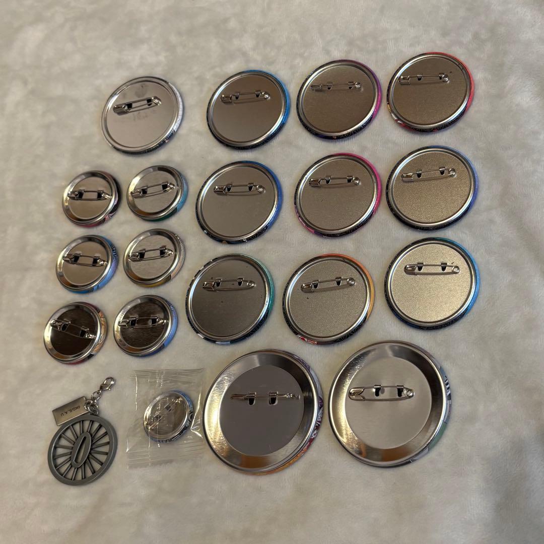 鬼滅の刃 缶バッジ 19個、炭治郎キーホルダー