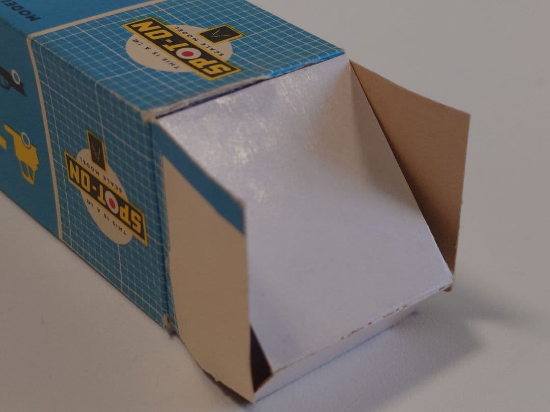 ミニカー SPOT - ON 184 AUSTIN A60 CAMBRIDGE