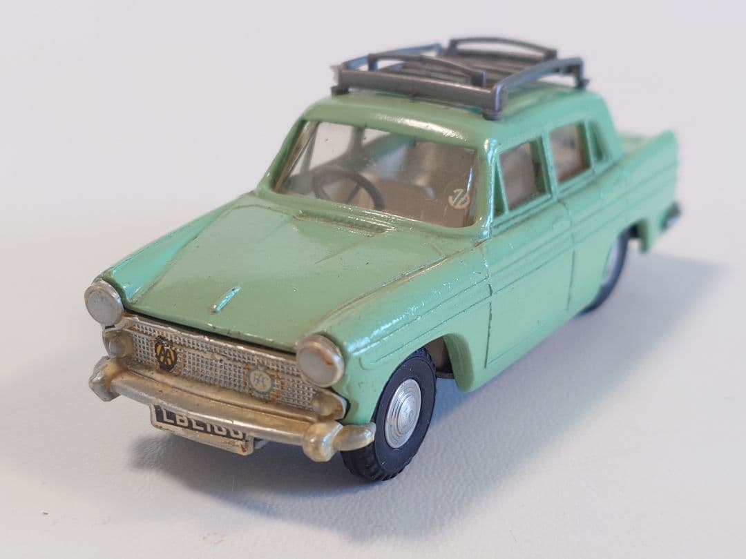 ミニカー SPOT - ON 184 AUSTIN A60 CAMBRIDGE