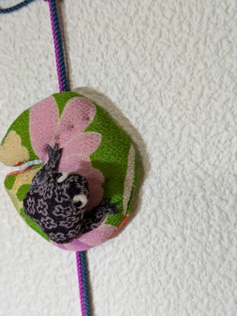 ちりめん細工　吊るし飾り　木目込み　古布　カエル　男の子　女の子　ハンドメイド