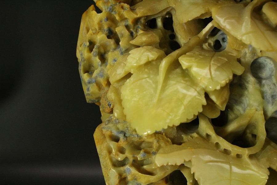 中国美術 青田石雕 刻葡萄木 置物 寿山石 鑑賞石(ZE874)