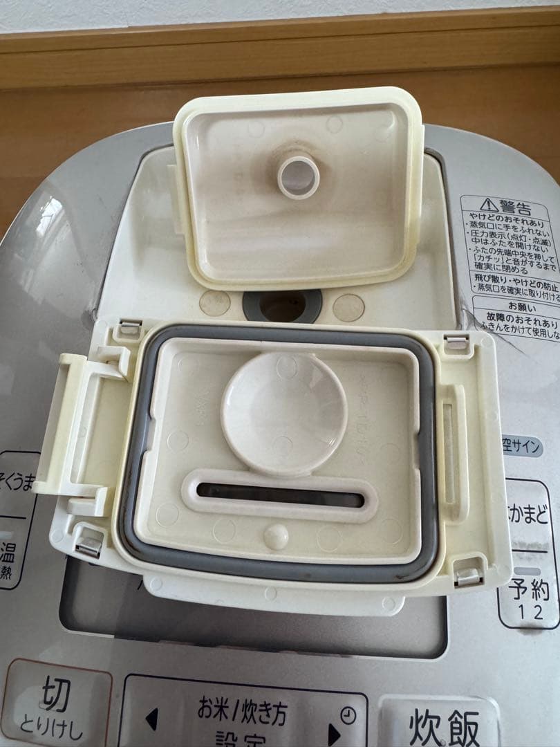 TOSHIBA 真空圧力IH 5.5合炊き RC-10VQG炊飯器 中古品