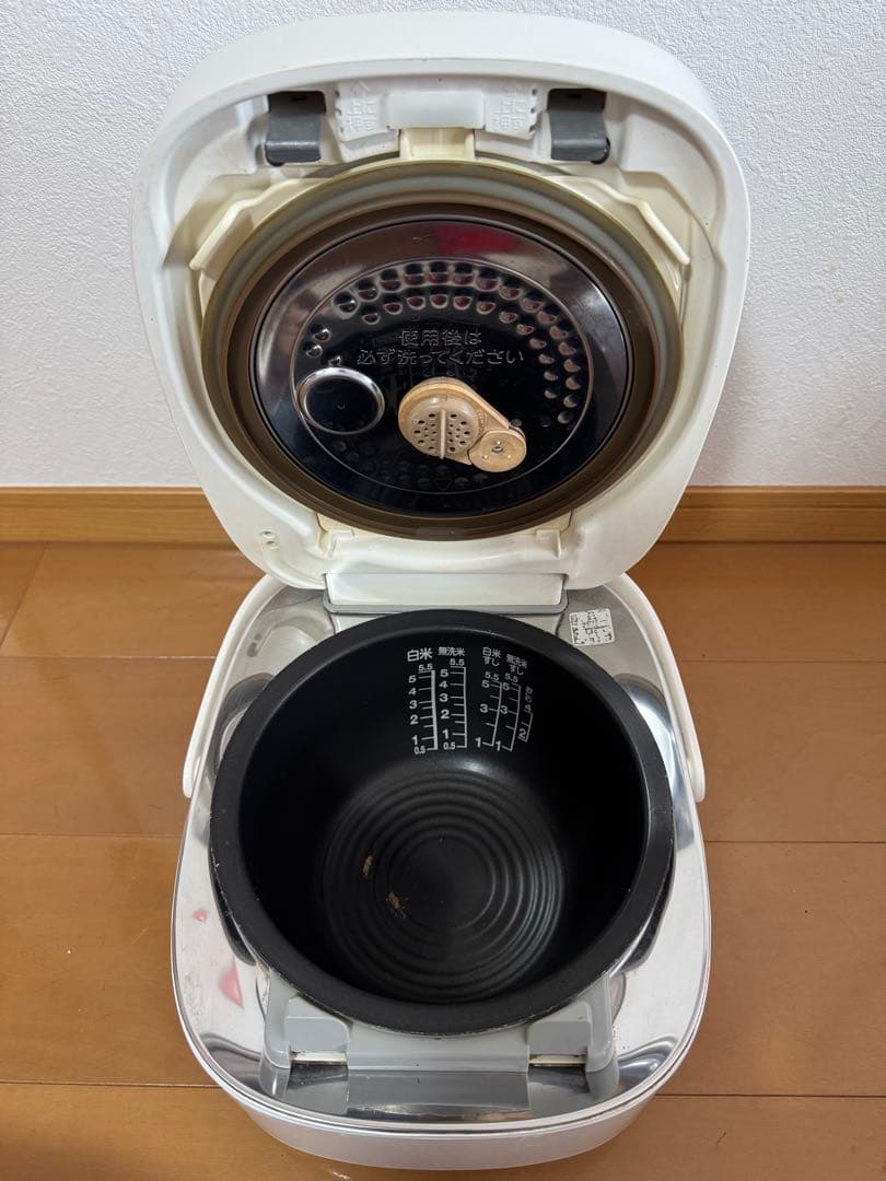 TOSHIBA 真空圧力IH 5.5合炊き RC-10VQG炊飯器 中古品