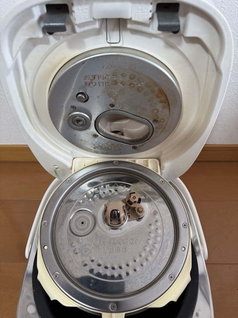 TOSHIBA 真空圧力IH 5.5合炊き RC-10VQG炊飯器 中古品