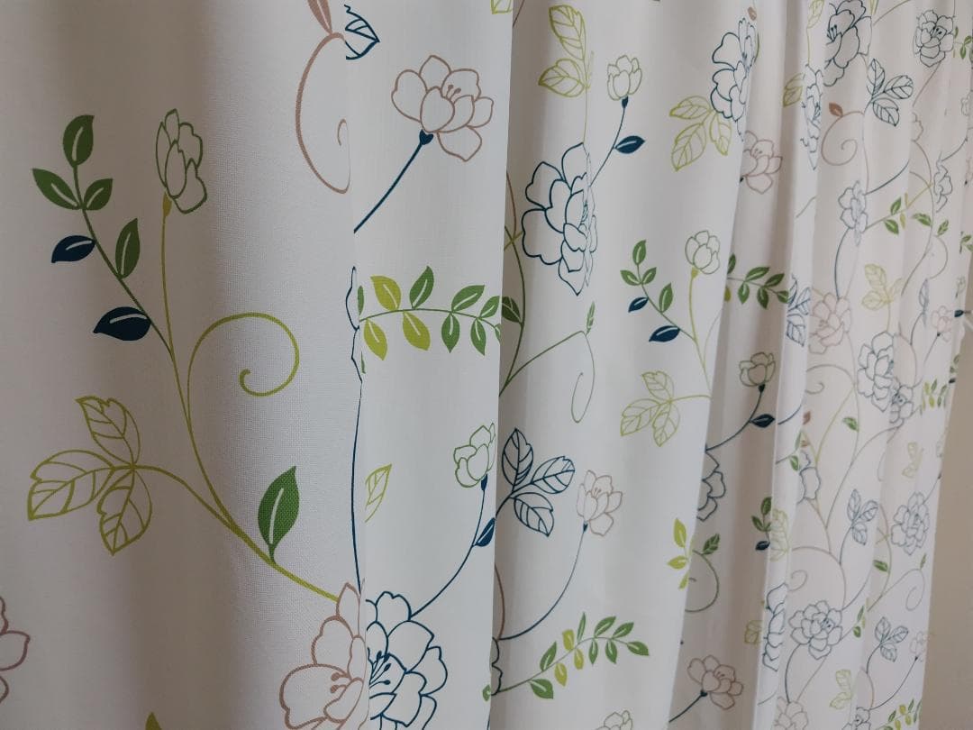 遮光カーテン　植物柄