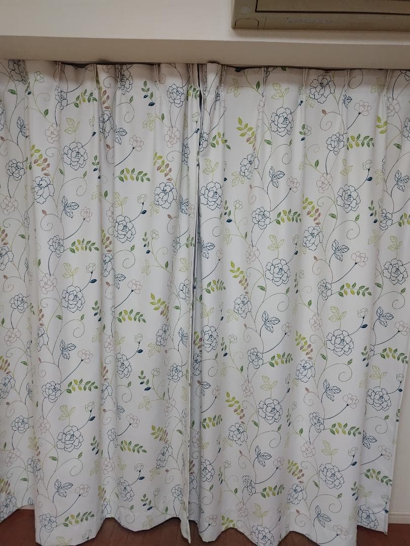 遮光カーテン　植物柄