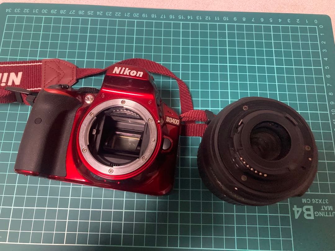 Nikon D3400 レッド