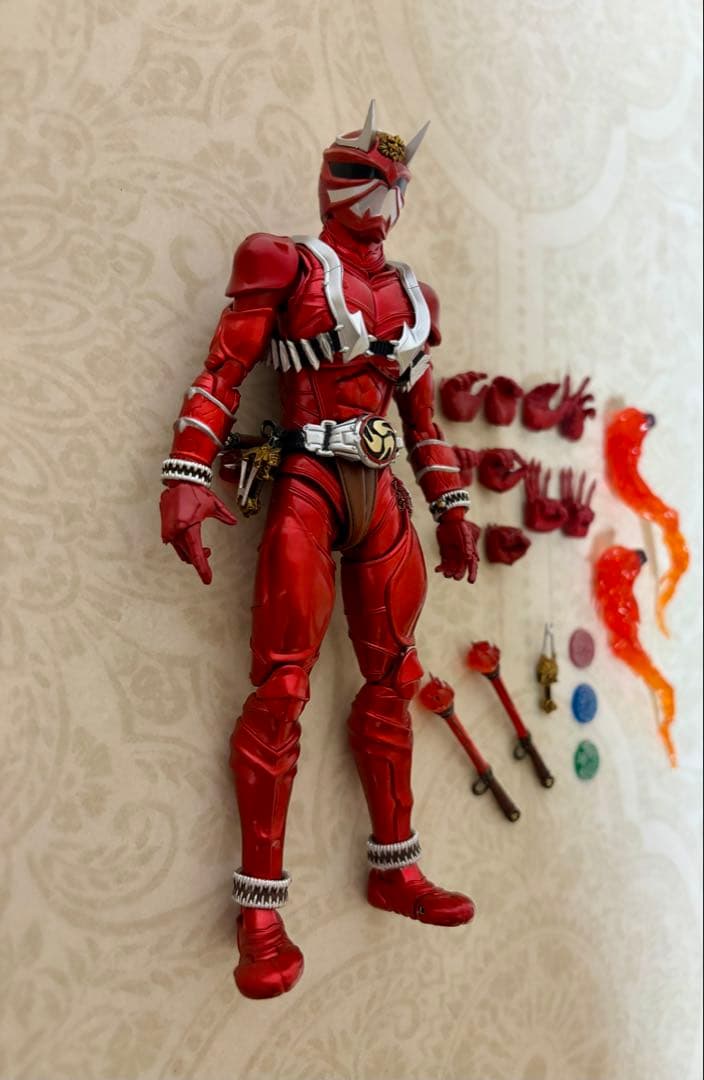 真骨彫　響鬼　紅　フィギュア　S.H.フィギュアーツ　仮面ライダー