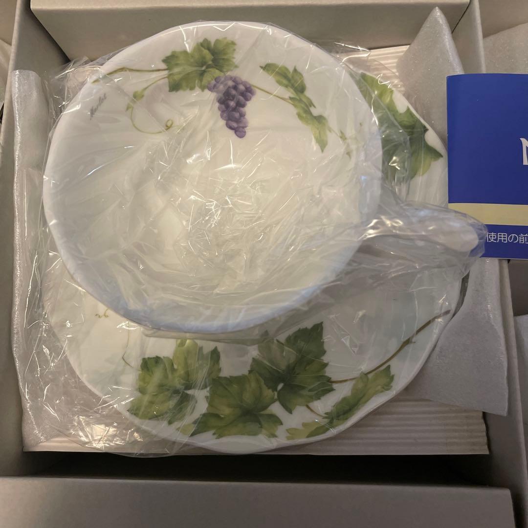 ナルミ　ボーンチャイナ　カップ&ソーサー ぶどう　5客セット