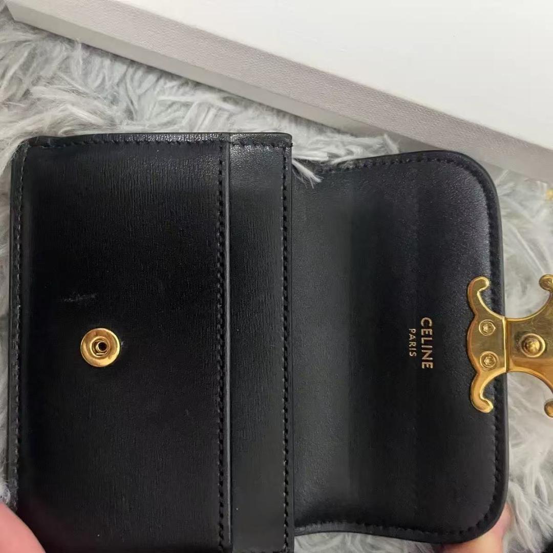 ブラックレザー三つ折り財布