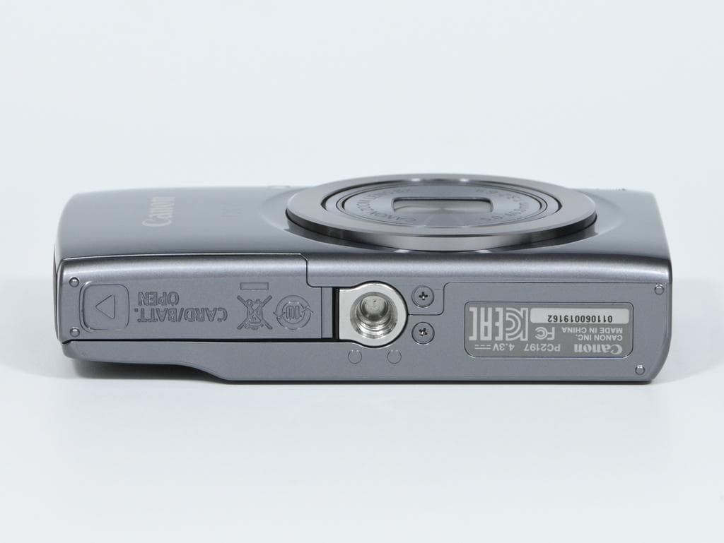 【超美品】 キヤノン　Canon IXY 150 シルバー