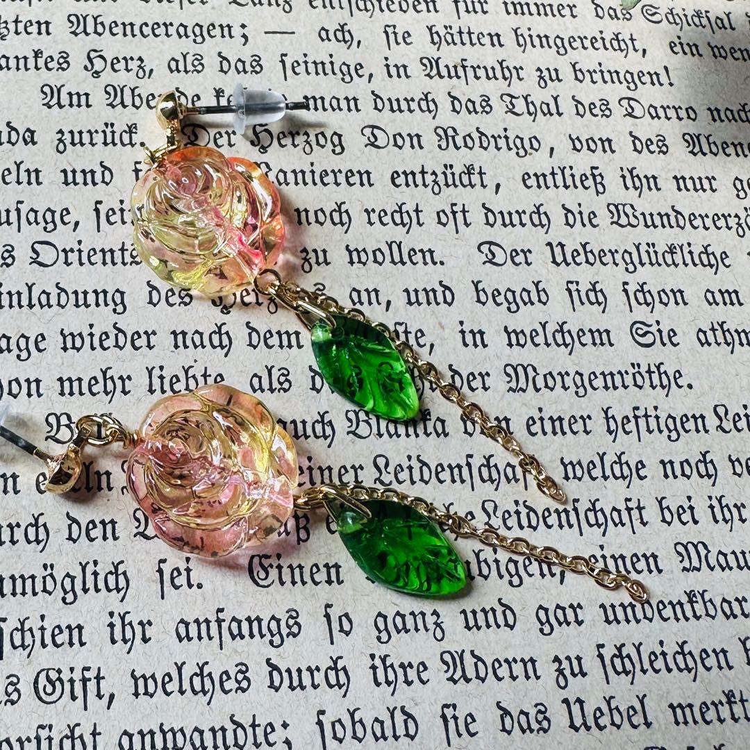 ＊イロアソビ＊　オレンジピンク　薔薇　ピアス