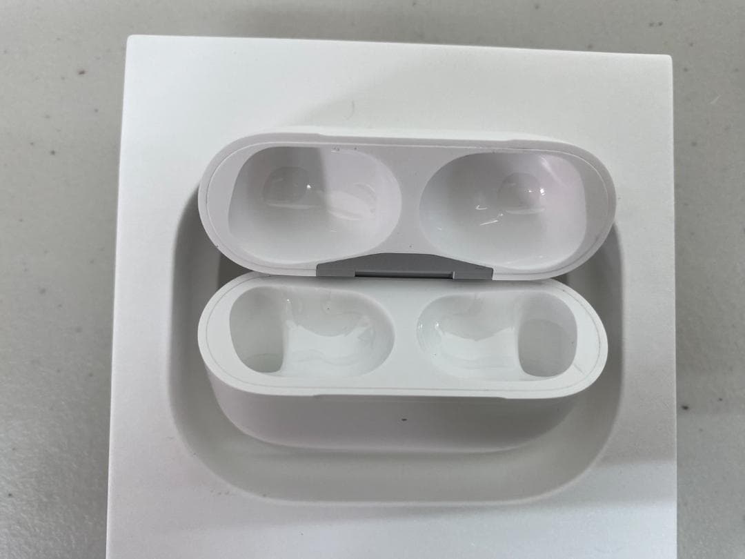 美品 AirPods Pro（第2世代）USB-C MTJV3J/A エアポッズ