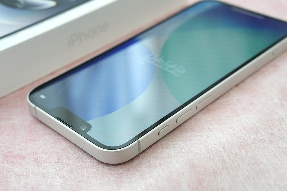 【美品】iPhone 16e ホワイト 本体 SIMフリー バッテリー100%