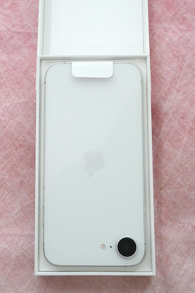 【美品】iPhone 16e ホワイト 本体 SIMフリー バッテリー100%