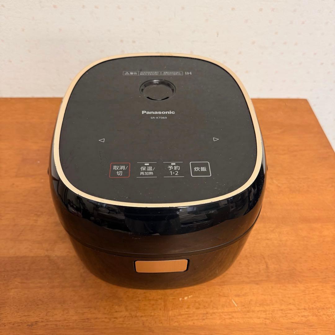 ●美品 Panasonic パナソニック IH炊飯器 3号炊き SR-KT069